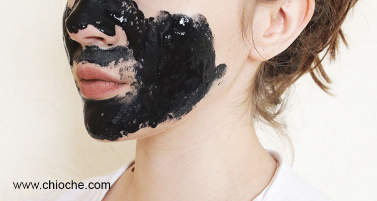 طرز تهیه ماسک سیاه برای درمان آکنه و باز کردن منافذ پوستی